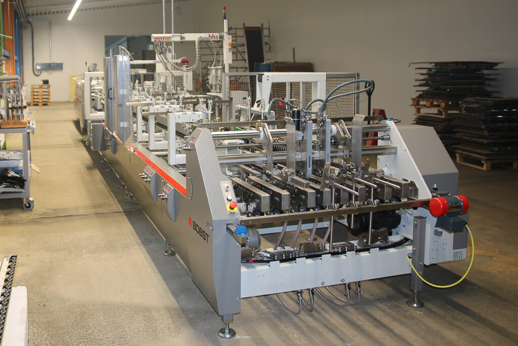 Faltschachtelklebemaschine der Firma Bobst